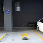 Two-bedroom Near Center With Private Parking 스코페