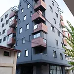 Two-bedroom Near Center With Private Parking *