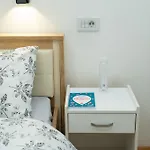 Two-bedroom Near Center With Private Parking 아파트 스코페