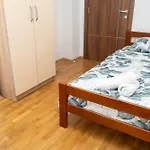 Two-bedroom Near Center With Private Parking 스코페