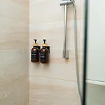 Two-bedroom Near Center With Private Parking 스코페