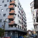 Two-bedroom Near Center With Private Parking 스코페