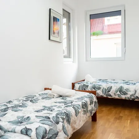 Apartament Two-bedroom Near Center With Private Parking