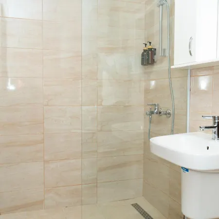 Two-bedroom Near Center With Private Parking *