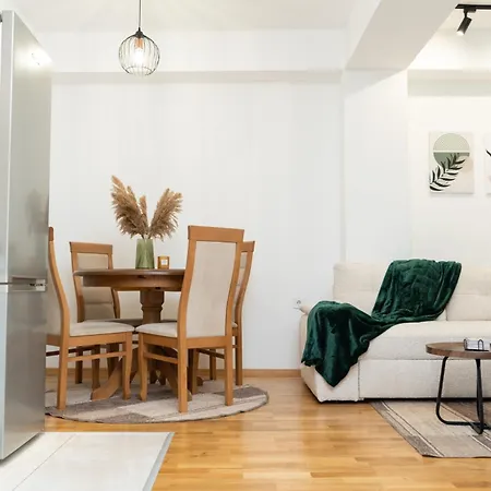 Two-bedroom Near Center With Private Parking