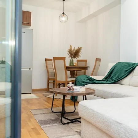 Two-bedroom Near Center With Private Parking *