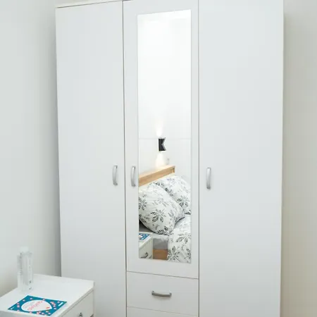 Appartement Two-bedroom Near Center With Private Parking