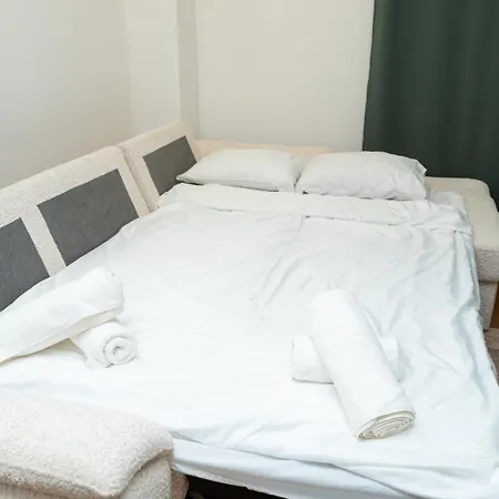 Appartement Two-bedroom Near Center With Private Parking *