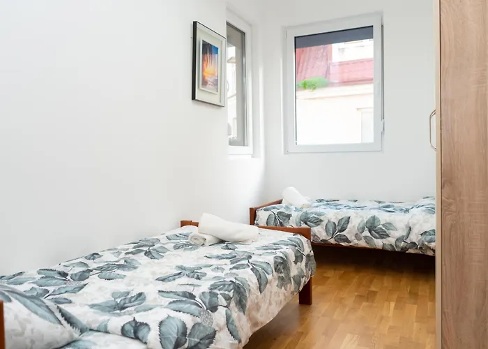 Apartament Two-bedroom Near Center With Private Parking