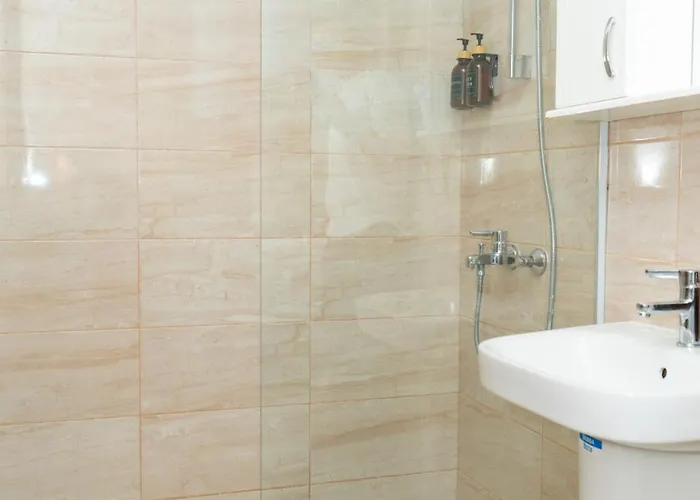 Two-bedroom Near Center With Private Parking *