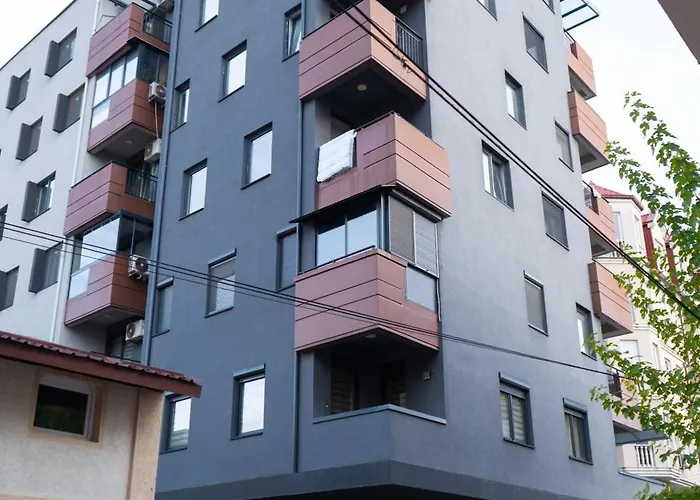 Two-bedroom Near Center With Private Parking *