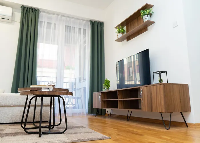 Apartament Two-bedroom Near Center With Private Parking *