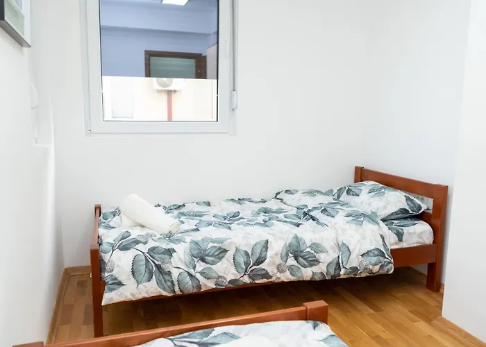 Two-bedroom Near Center With Private Parking *