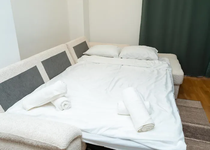 Apartament Two-bedroom Near Center With Private Parking *